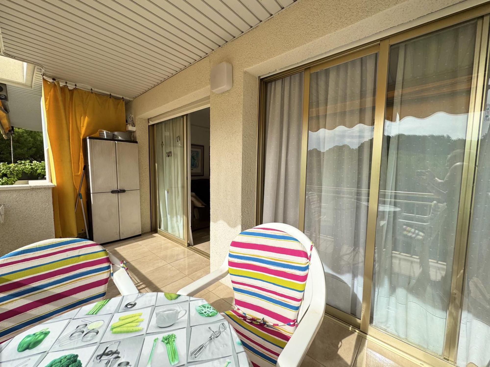 Apartsalou Penedes Bagian luar foto
